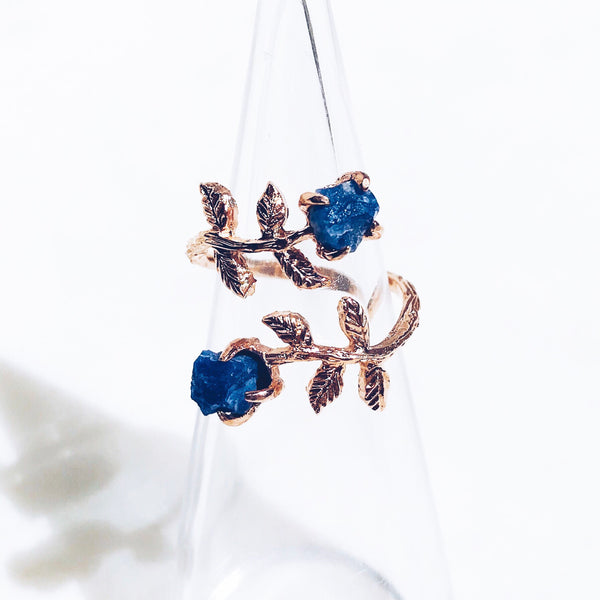 Raw Sapphire Twisted Leaves Ring in Rose Gold - Crystal Of A Kind