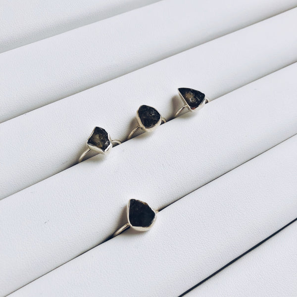 Raw Labradorite Gemstone Ring in 925 Sterling Silver - Crystal Of A Kind