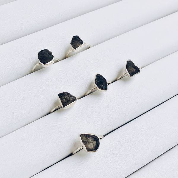 Raw Labradorite Gemstone Ring in 925 Sterling Silver - Crystal Of A Kind