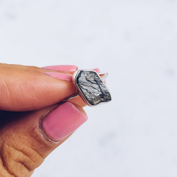 Raw Labradorite Gemstone Ring in 925 Sterling Silver - Crystal Of A Kind