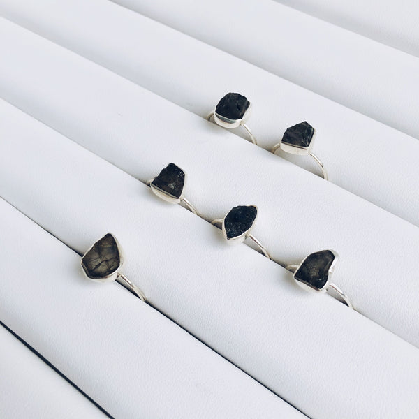 Raw Labradorite Gemstone Ring in 925 Sterling Silver - Crystal Of A Kind