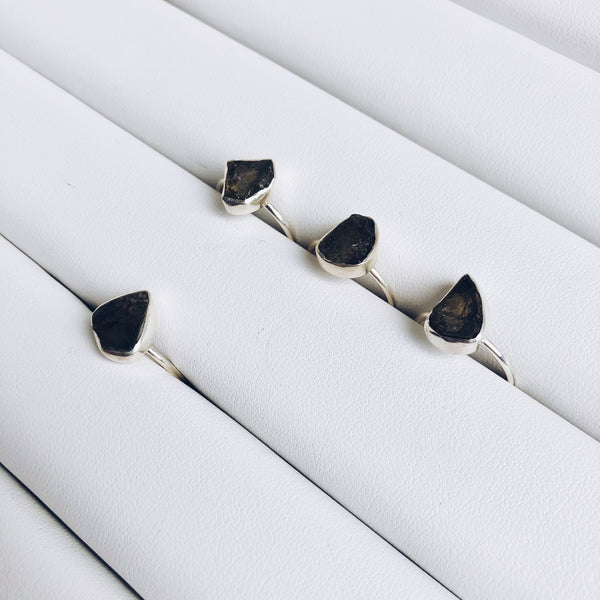 Raw Labradorite Gemstone Ring in 925 Sterling Silver - Crystal Of A Kind