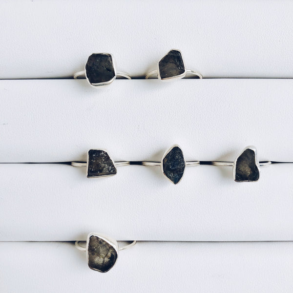 Raw Labradorite Gemstone Ring in 925 Sterling Silver - Crystal Of A Kind